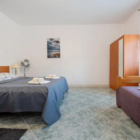 Vikendica Casa Blu Near The